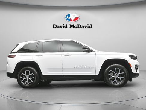 Used 2023 Jeep Grand Cherokee Limited w/ Luxury Tech Group II AWD/4WD image 36