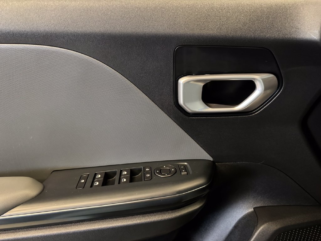 Used 2025 Kia K4 FWD image 19