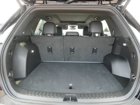 Used 2025 GMC Terrain Elevation w/ Elevation Premium Package AWD/4WD image 18
