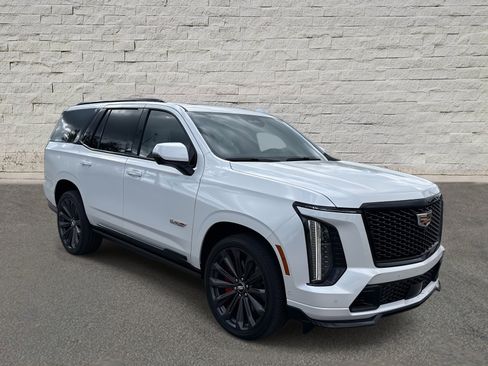 Used 2025 Cadillac Escalade V image 3