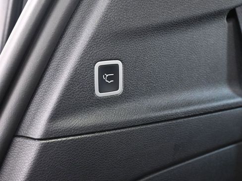 Used 2023 Chrysler Pacifica Limited w/ S Appearance Package image 39