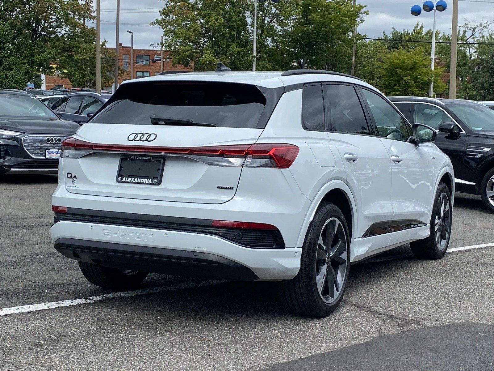 Used 2024 Audi Q4 e-tron Premium Plus w/ Premium Plus AWD/4WD image 3
