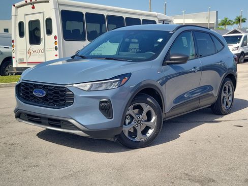 Used 2025 Ford Escape ST-Line w/ Tech Pack #1 FWD image 1