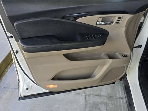 Used 2016 Honda Pilot Touring image 37