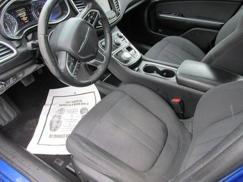 Used 2015 Chrysler 200 Limited w/ Convenience Group image 8