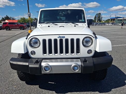Used 2017 Jeep Wrangler Unlimited Sahara w/ Connectivity Group AWD/4WD image 2