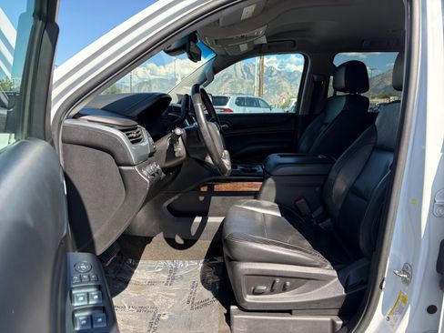 Used 2018 Chevrolet Suburban LT w/ Luxury Package AWD/4WD image 11