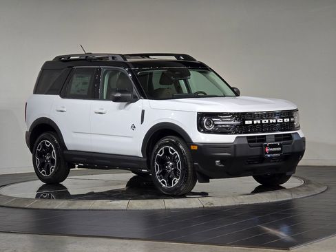 New 2025 Ford Bronco Sport Outer Banks image 2