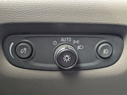 Used 2021 Chevrolet Traverse LT image 26