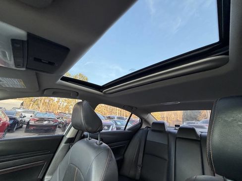 Used 2020 Nissan Altima 2.5 SR w/ Premium Package image 23