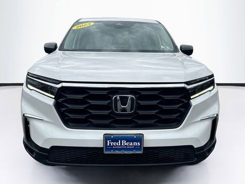 Used 2023 Honda Pilot LX image 2
