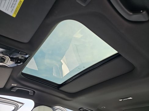 Used 2025 BMW 530i w/ Premium Package image 30