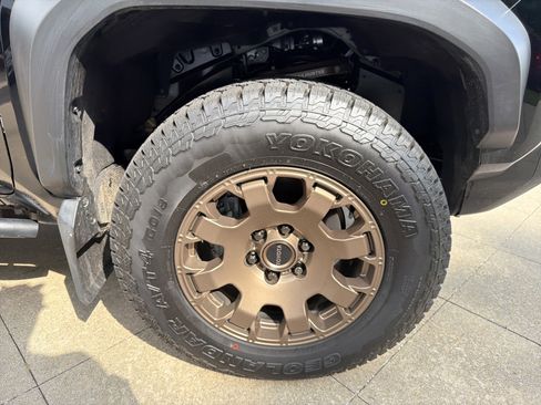 Used 2025 Toyota 4Runner Trailhunter AWD/4WD image 12