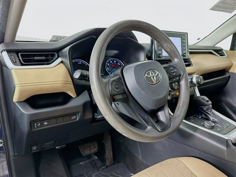 Used 2020 Toyota RAV4 XLE w/ Convenience Package image 9