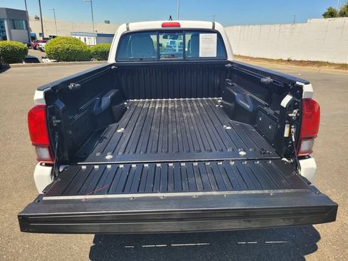 Used 2018 Toyota Tacoma SR w/ SR Convenience Package RWD image 11