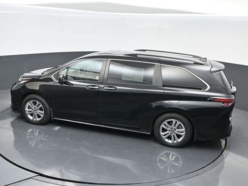 Used 2022 Toyota Sienna XSE image 43