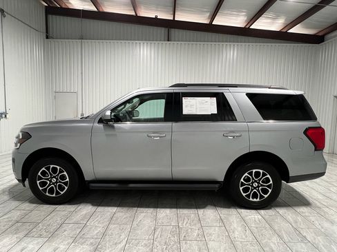 Used 2022 Ford Expedition XLT image 2