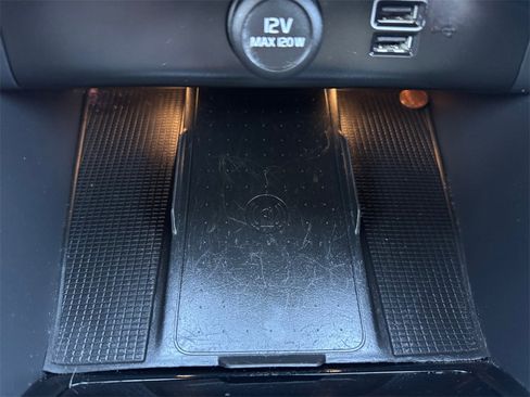 Used 2019 Volvo XC40 T5 Inscription image 16