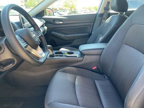 Used 2025 Nissan Altima 2.5 SV FWD image 14