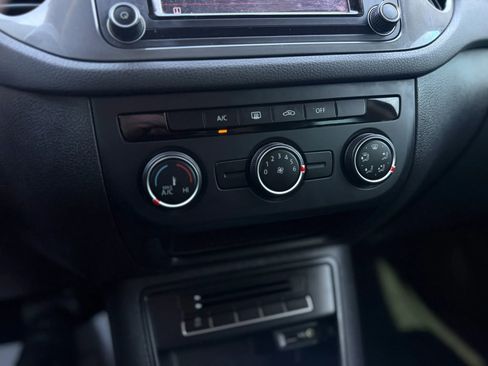 Used 2017 Volkswagen Tiguan Limited w/ Premium Package image 23