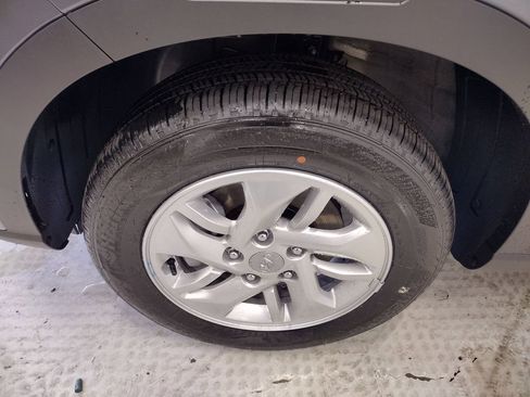 New 2026 Hyundai Venue SE image 5