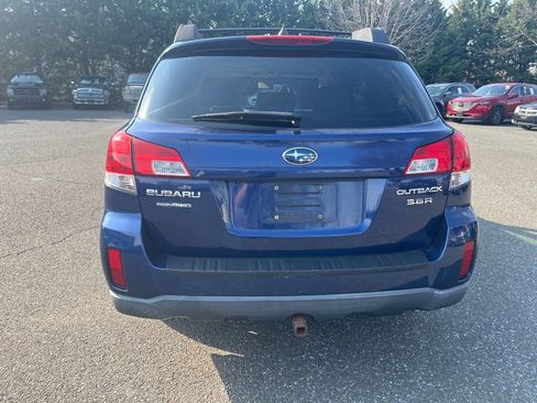 Used 2011 Subaru Outback 3.6R Limited image 6