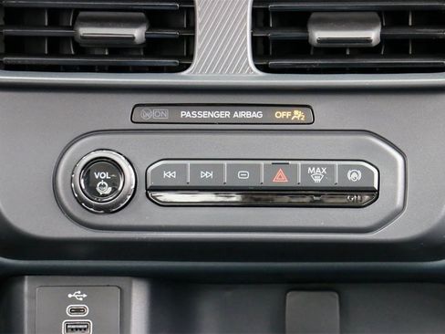 New 2025 Ford Maverick XL image 23