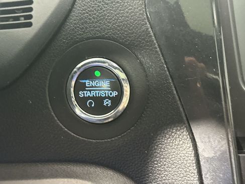 Used 2018 Ford Explorer XLT w/ Equipment Group 202A FWD image 31