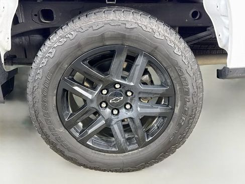 Used 2025 Chevrolet Silverado 1500 LT Trail Boss w/ Convenience Package II AWD/4WD image 32