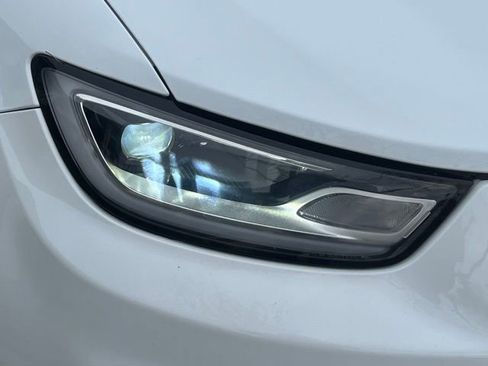 Used 2023 Chrysler Pacifica Touring-L image 7