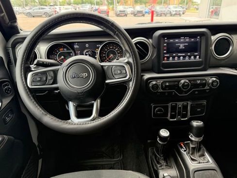 Used 2021 Jeep Wrangler Unlimited Sahara AWD/4WD image 9
