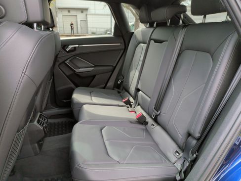 Certified 2025 Audi Q3 2.0T Premium w/ Convenience Package image 31