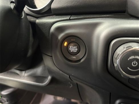 Used 2018 Jeep Wrangler Unlimited Sahara w/ Uconnect 4C Nav & Sound Group image 20