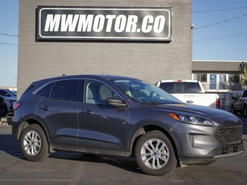 Used 2022 Ford Escape SE w/ Cold Weather Package image 2