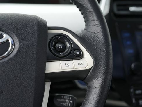 Used 2017 Toyota Prius Four w/ Advanced Technology Package FWD image 40
