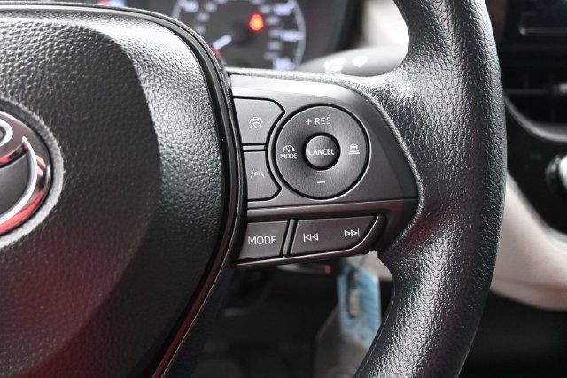 Used 2025 Toyota Corolla LE FWD image 27