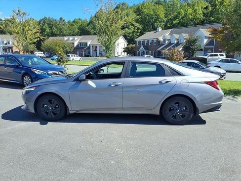 Used 2023 Hyundai Elantra Blue image 20