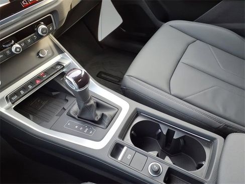 New 2025 Audi Q3 2.0T Premium image 12