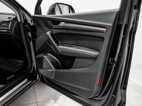 Used 2024 Audi Q5 e Prestige w/ Prestige Package image 53