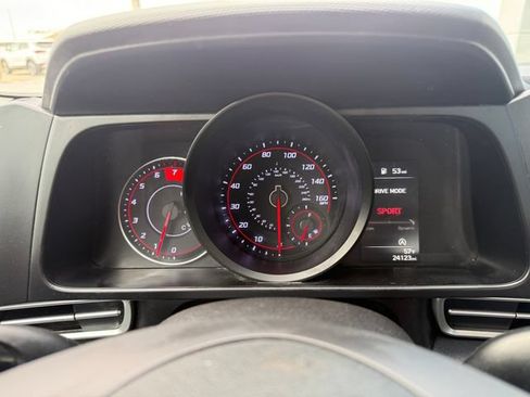 Used 2022 Hyundai Elantra SE FWD image 19