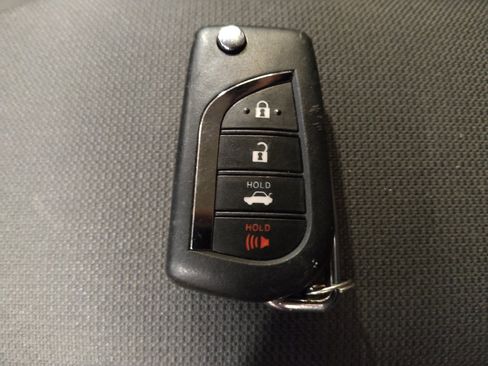 Used 2021 Toyota Corolla LE FWD image 32