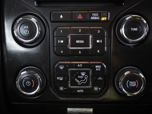 Used 2014 Ford F150 FX4 w/ Equipment Group 402A Luxury image 22