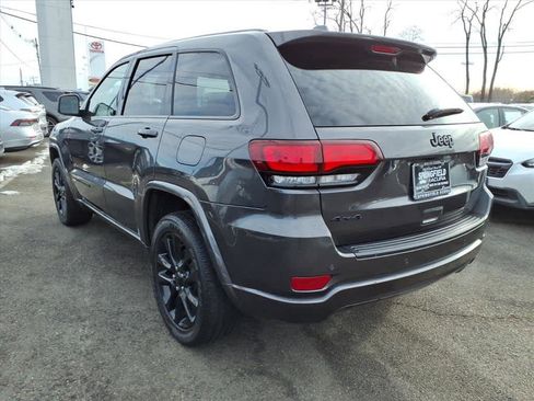 Used 2021 Jeep Grand Cherokee Laredo X image 4