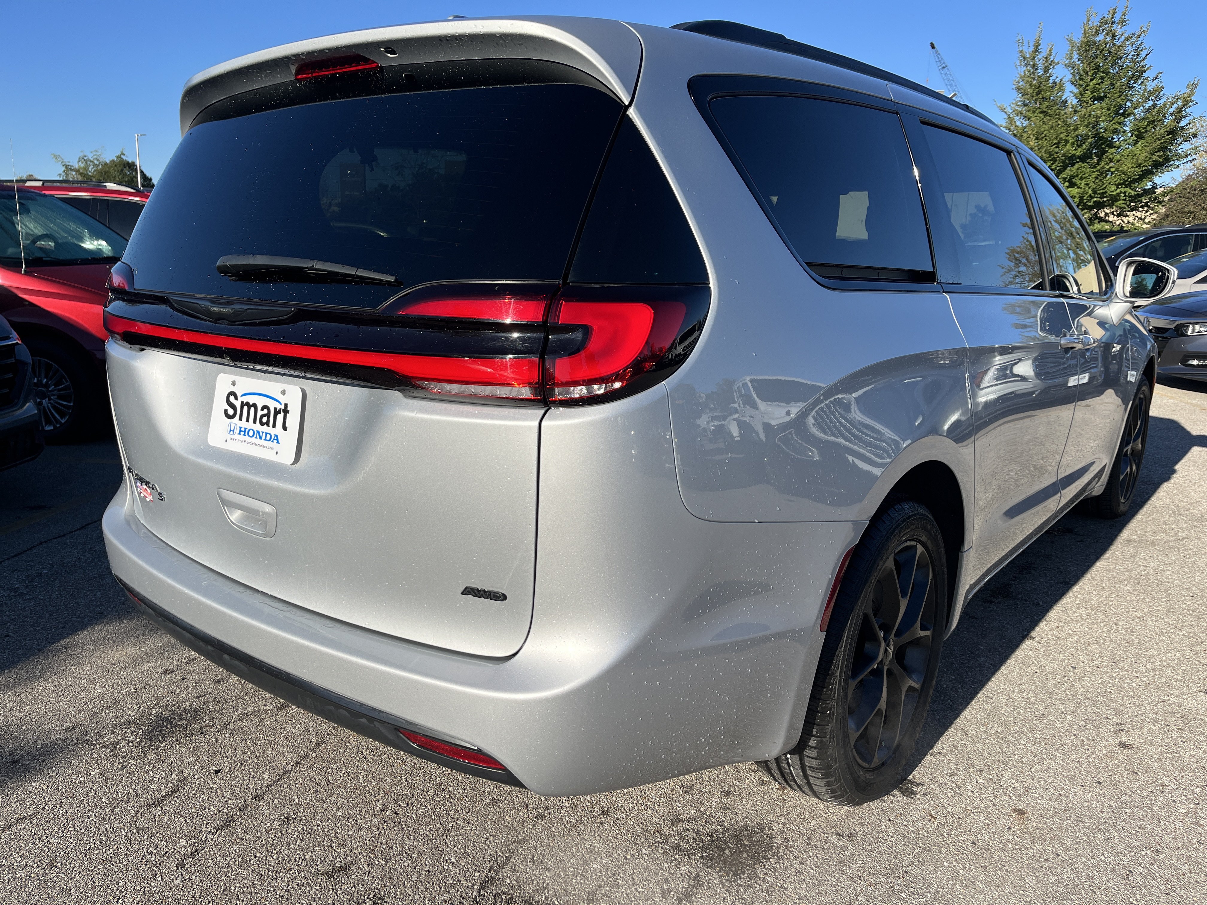 Used 2022 Chrysler Pacifica Touring-L w/ S Appearance Package AWD/4WD image 5