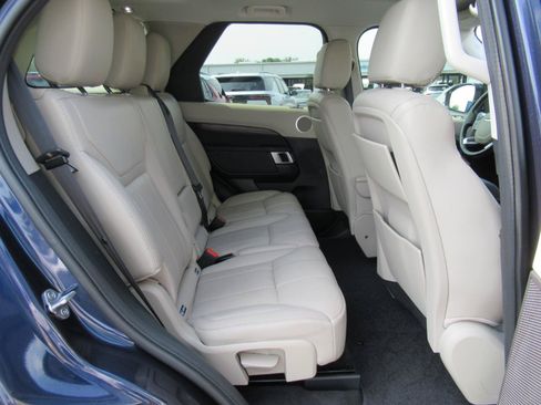 Used 2018 Land Rover Discovery HSE AWD/4WD image 34