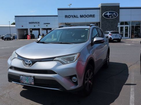 Used 2016 Toyota RAV4 XLE AWD/4WD image 2