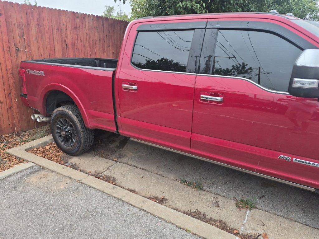 Used 2022 Ford F350 Platinum w/ Tremor Off-Road Package AWD/4WD image 25