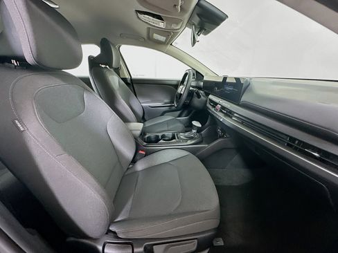 Used 2025 Kia K4 LXS image 30