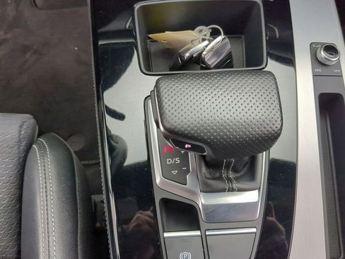 Used 2022 Audi Q5 e Premium Plus image 9