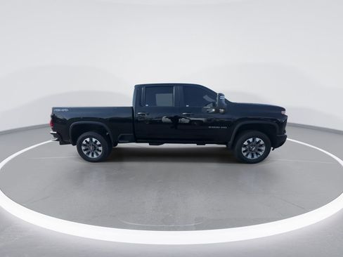 Used 2024 Chevrolet Silverado 2500 Custom w/ Custom Value Package image 9